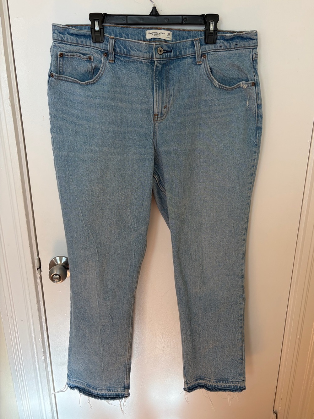 Abercrombie Curve Love The 90s Straight Mid Rise Size 33 Regular Light Wash